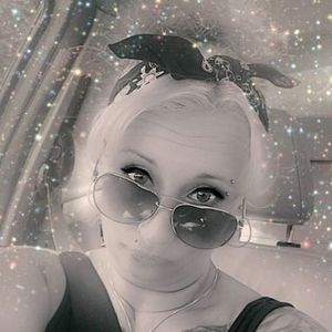 Meet your Posher, Dee